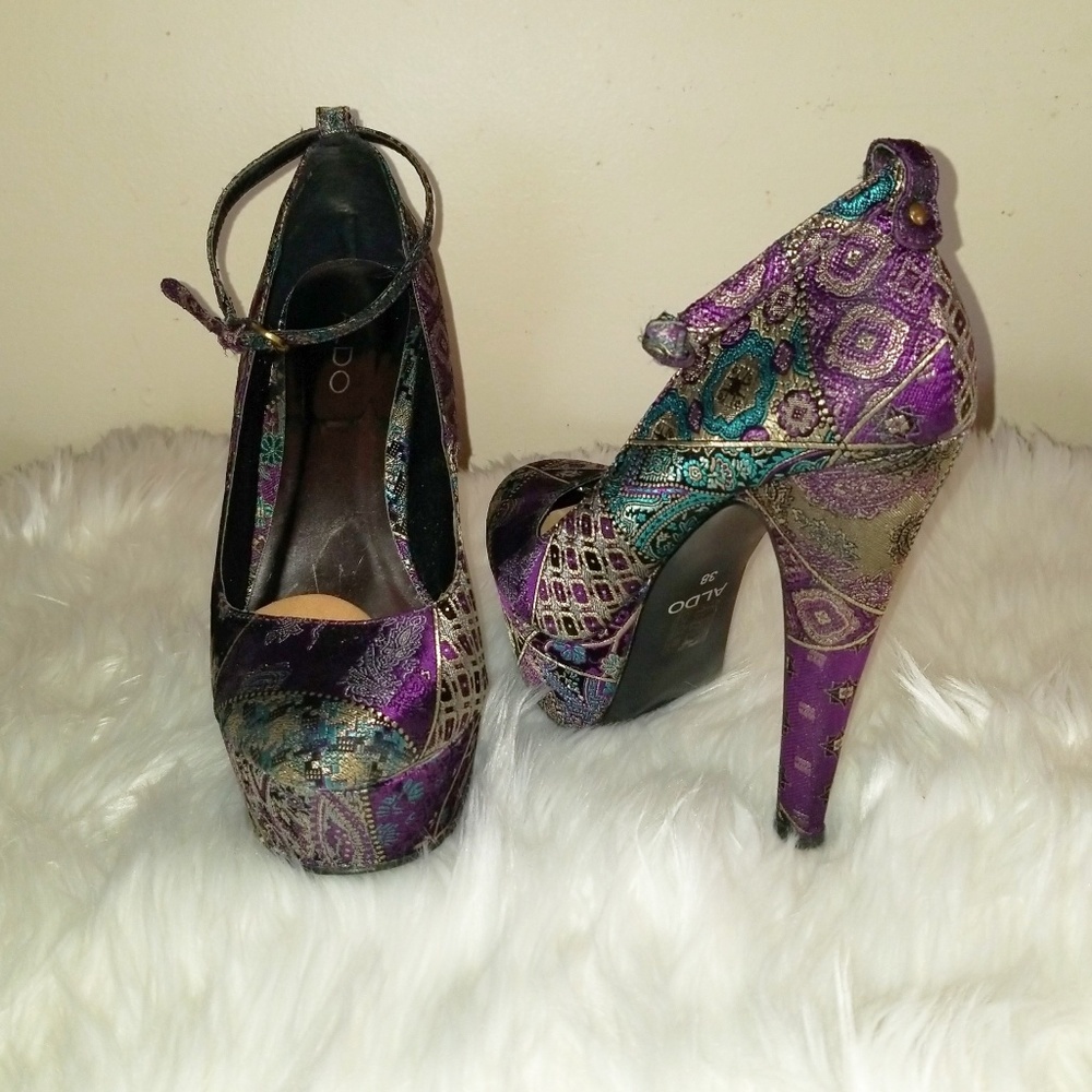 Shoes - Picture 5 of 6